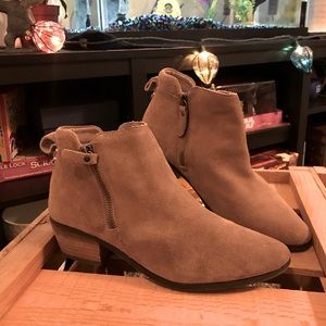 VINCE CAMUTO suede ankle boots 8